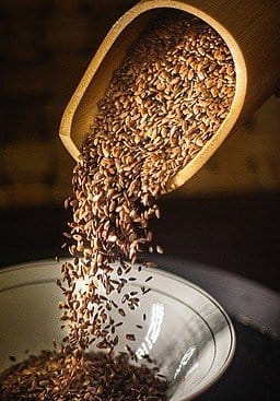 a spoon flaxseed